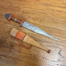 Cuchillo daga de brazo africano vintage y funda de piel de serpiente Tebu Tubu