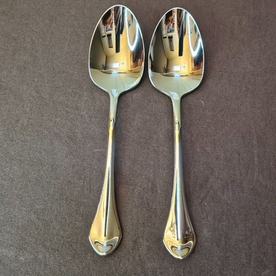 Oneida USA CAPELLO Glossy Stainless Flatware 7  Oval Soup Table Spoons Lot of 2