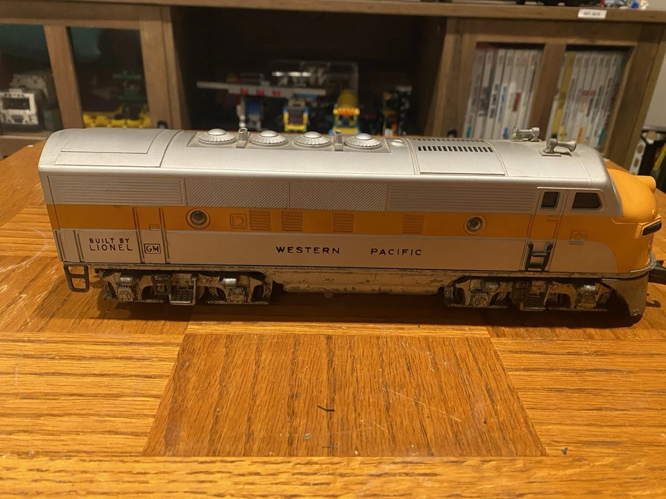 Lionel 2355 Vintage O Western Pacific F-3 AA Diesel Locomotives - Image 3 of 4