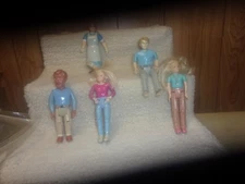 MIXED LOT OF DOLLHOUSE DOLLS