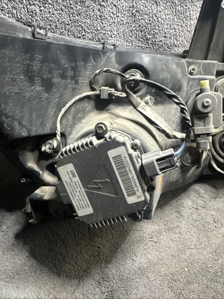 Infiniti QX56 LH 2004-2010 lado del conductor oculto faro de xenón OEM Foto 4 de 4