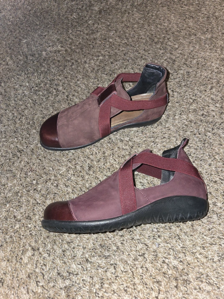 Sapatos femininos Naot tamanho 37 EUA 6.5 vermelho Rakua alça cruzada biqueira fechada tornozelo plano - Imagem 4 de 4