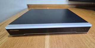 Hikvision DS 7608NI K2/8P Bare unit no HD
