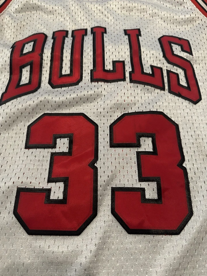 Mitchell & Ness Scottie Pippen 1997-98 Chicago Bulls Men’s Jersey Used XL - Image 4 of 4