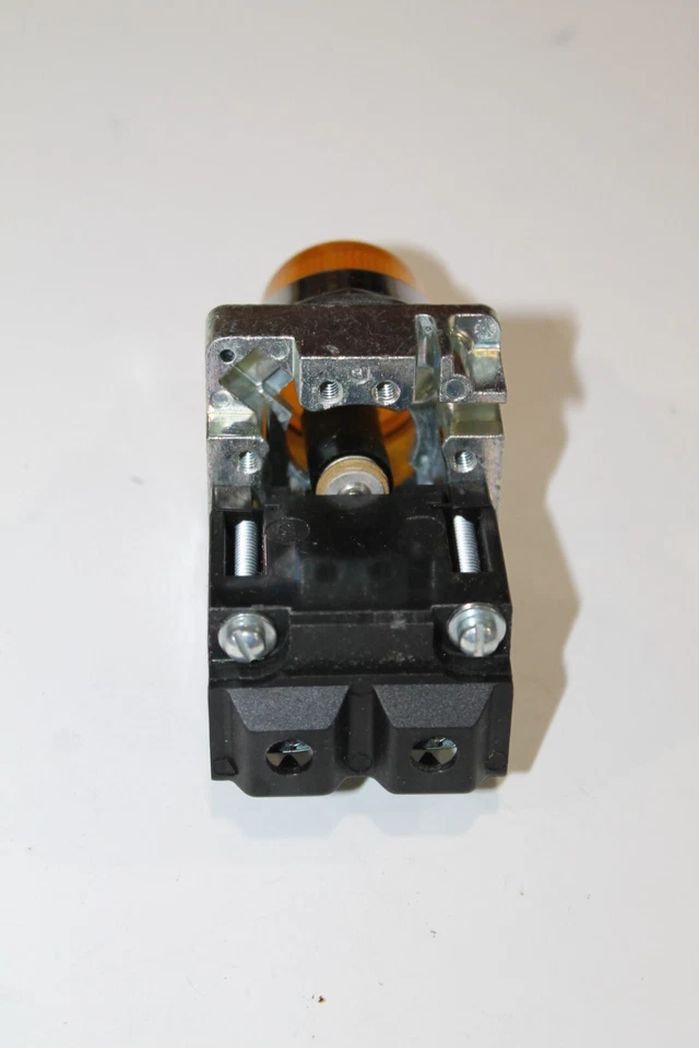 Siemens 52PL4D9XB, Luz Piloto, 24-28V CA, Ámbar, Tipo Full Voltage Foto 3 de 4