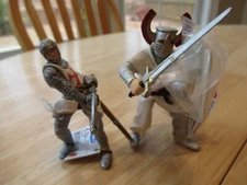 2-"NEW" Papo Knight RED & WHITE CRUSADER FOOT SOLDIERs w/Sword + Axe.