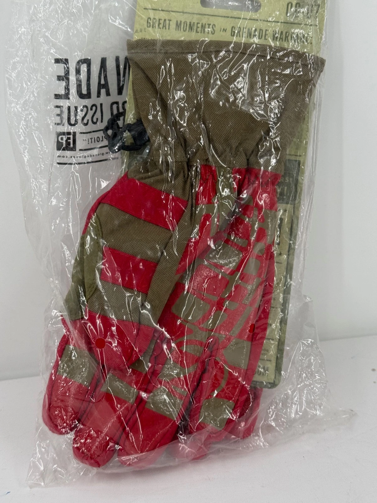 NWT Grenade Gloves EDDIE KRUEGER Insulated Winter Snowboard Gloves Men's Small