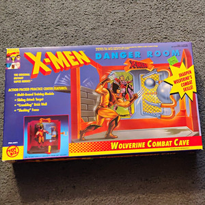 Toy Biz X-Men Wolverine Combat Cave Danger Room Playset MPN 4971