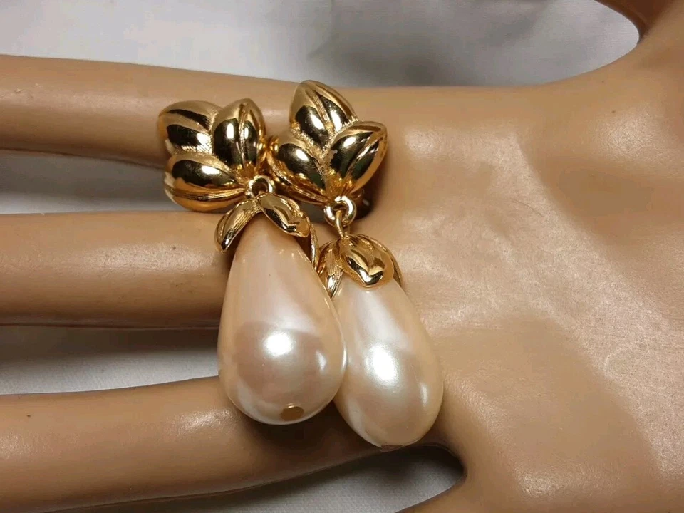 Pendiente Tono Dorado Blanco Lágrima Imitación Perla Firmado Givenchy Comodidad Clip Novia  Foto 2 de 4