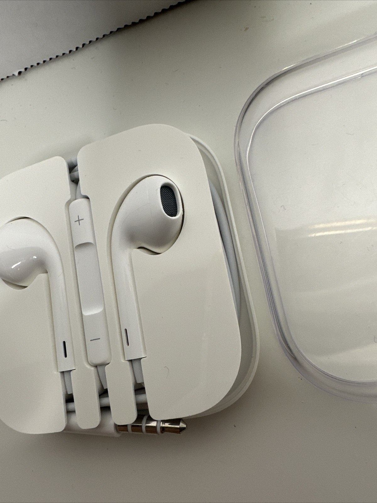 Apple EarPods 3.5mm OEM (Wired Earbuds) New Open Box White Original