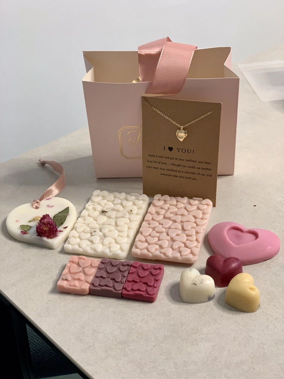 Box Di San Valentino Con Tart In Cera Di Soia E Collana In Omaggio