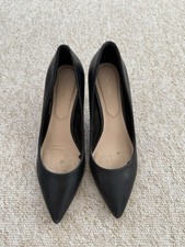 Well Worn Women’s Black Aldo heels - Size 5