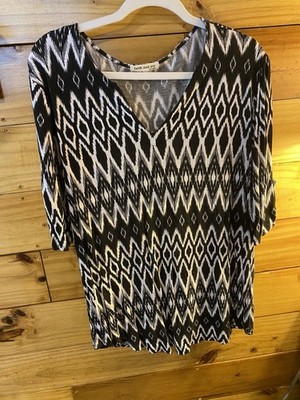 Faith and Joy Geometric Blouse Women s Plus 3X Black/White V-Neck 3/4 Sleeve