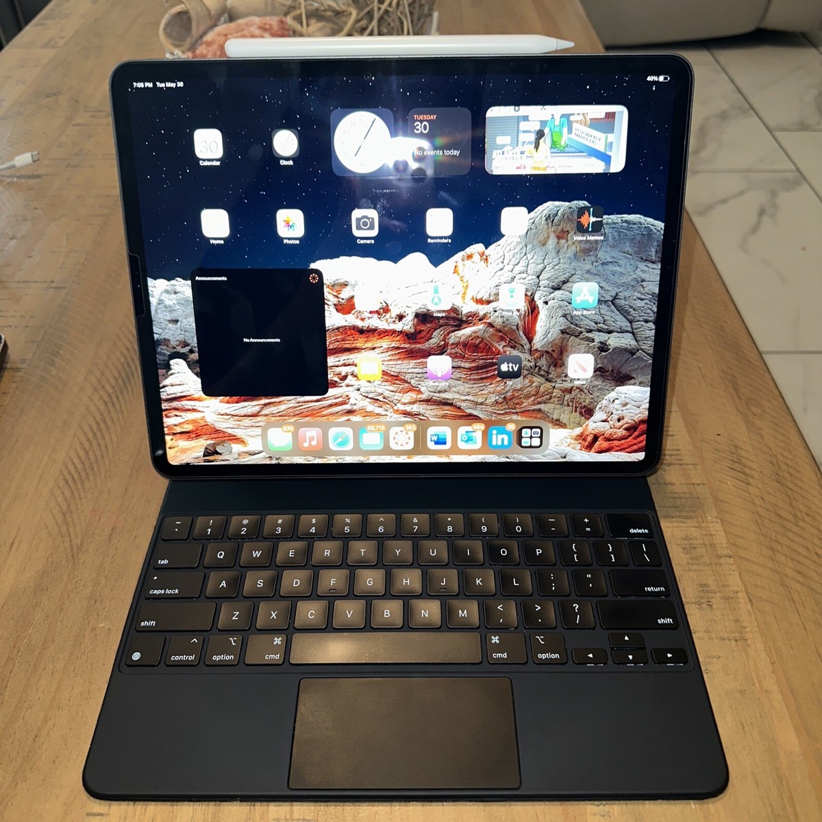 Apple iPad Pro 4th Gen. 128GB, Wi-Fi, 12.9 in (APPLE PENCIL