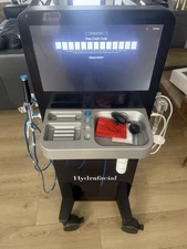 HydraFacial Syndeo Facial Machine  11/23 Mint Condition!