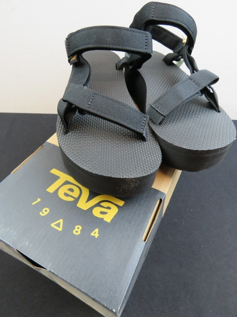 TEVA Women Flatform Universal Sandal, Black, UK 6 / EU39