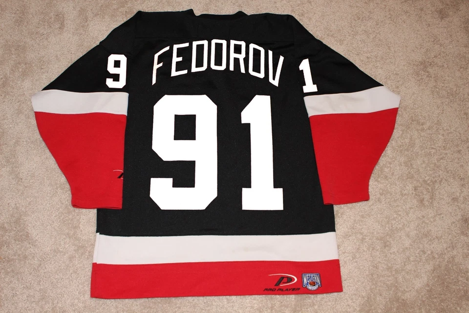 2000 2NHL DETROIT RED WINGS PRO PLAYER Sergei Fedorov JERSEY Medium RARE Fashion - Image 2 of 3