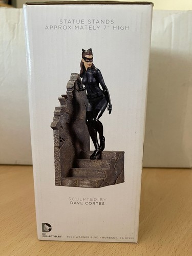 The Dark Knight Rises. Catwoman 112 Scale Statue by DC Comics Collectibles - Picture 10 of 10