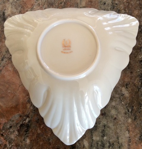 Lenox USA Gold Trimmed Triangle-Shaped Leaf Candy, Nut, Decorative Dish - Picture 2 of 4