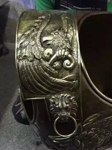 Armadura de pecho romana medieval de latón calibre 18 recreación coraza con casco romano Foto 3 de 4