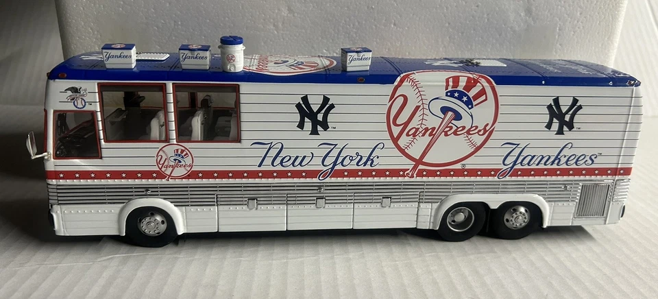Danbury Mint New York Yankees Bus Toy Replica - Image 3 of 3