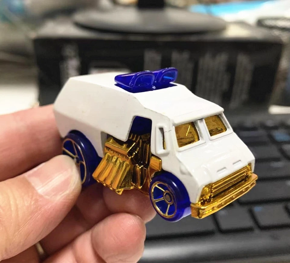 Hot Wheels Cool One 2004 Diecast Model Car New without Box White - Image 2 of 3