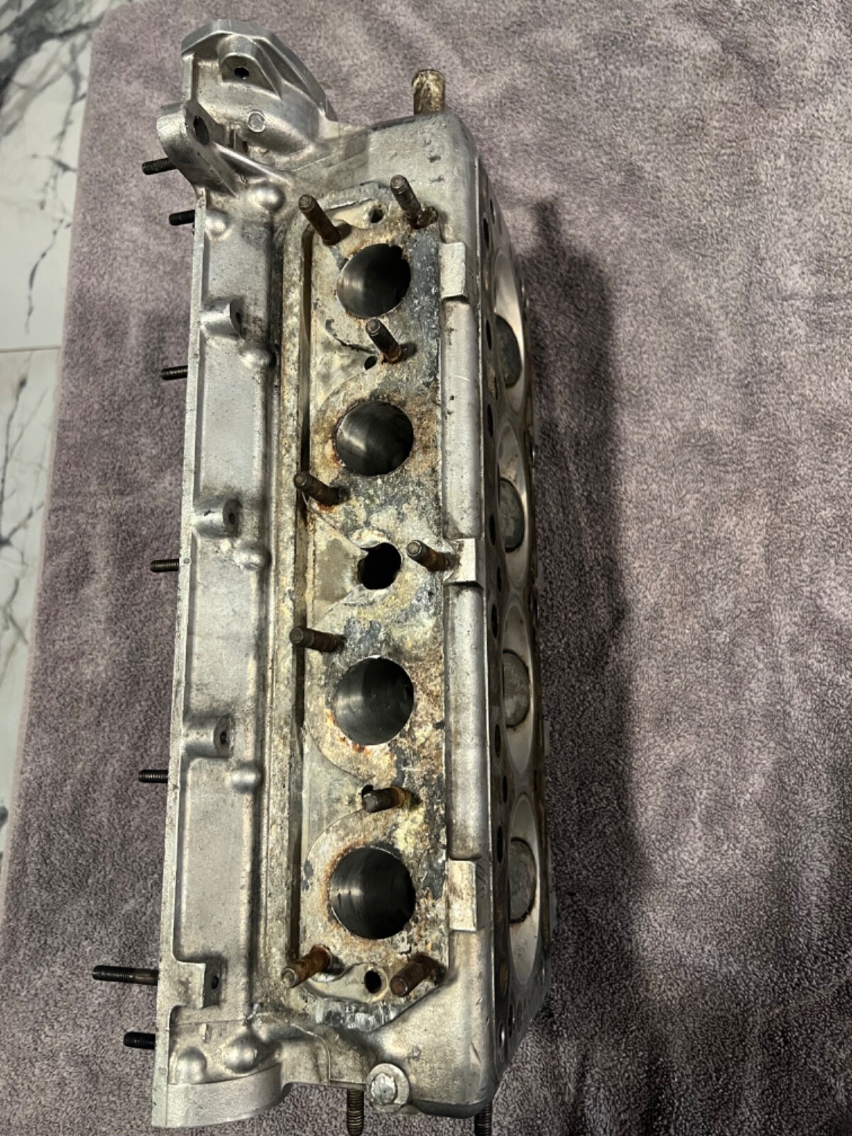 ferrari 2v 308 RH right engine cylinder head with valves 116495 116535 103514