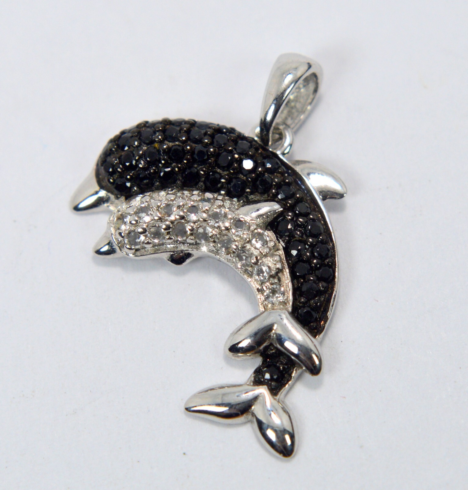 COLGANTE DOPLHIN PLATA ESTERLINA 925 CON PIEDRAS PRECIOSAS