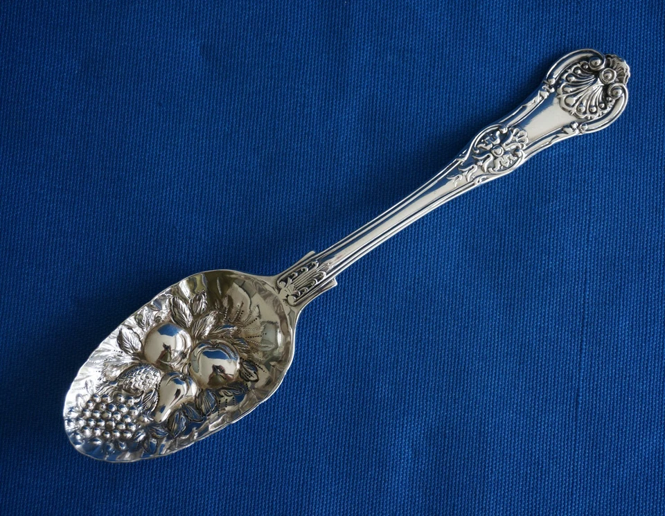 CUCHARA PARA SERVIR BAYAS WILLIAM EATON Londres 1833 de plata esterlina - 7 1/4" Foto 2 de 4