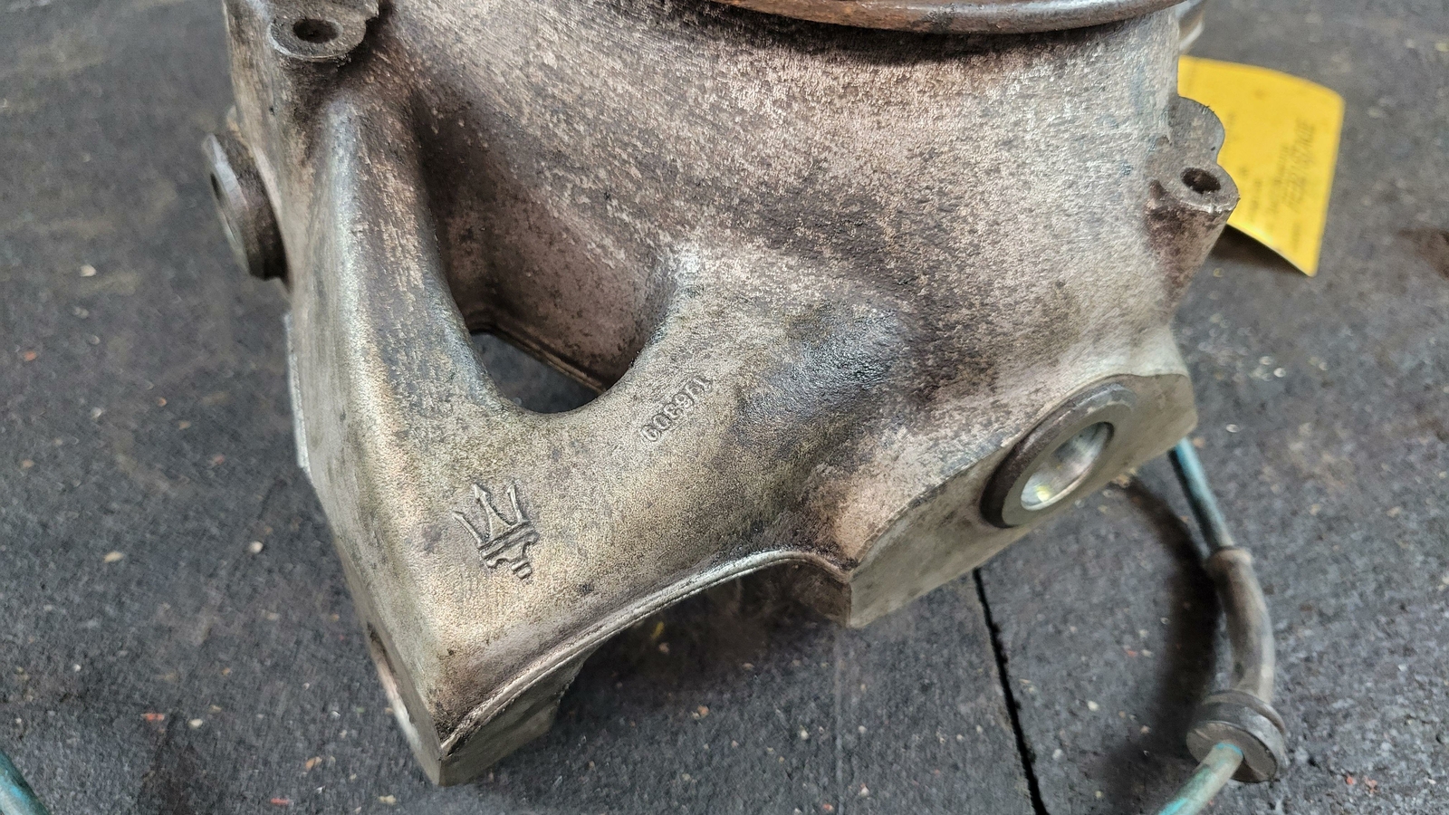 2005 MASERATI QUATTROPORTE RIGHT REAR SPINDLE KNUCKLE ASSEMBLY, ONLY 53K MILES