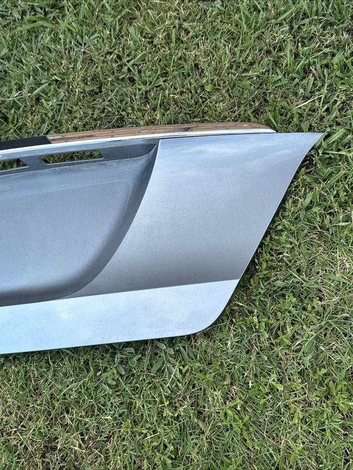 Hyundai Equus 2015-2016 puerta trasera cubierta moldura panel de matrícula con cámara Foto 2 de 4