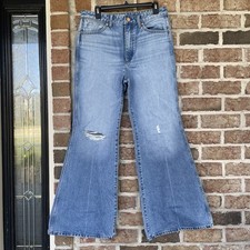 Wrangler Wanderer 622 High Rise Flare Jeans Women  s 30x32 Light Wash Distressed