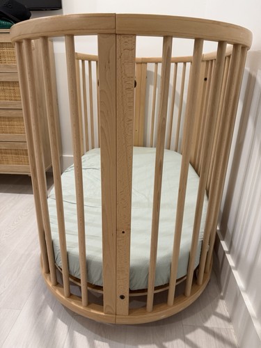 Modern Oval Baby Crib / Bassinet with Mattress – Natural Wood