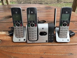 AT&T CL82314 Cordless Phone System 3 Handsets DECT 6.0 Answering Machine Expand