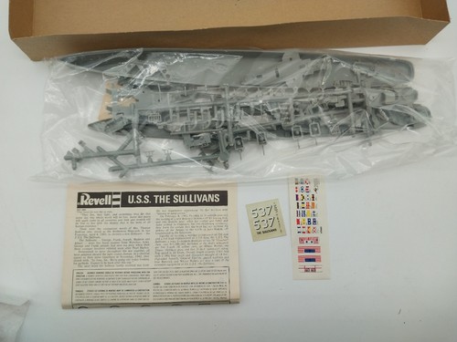 Revell U.S.S The Sullivans Destroyer 1/301 Marine Modellbausatz Militär Schiff Schlacht - Bild 8 von 10