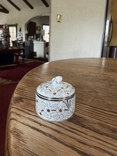 HEREND ROUND RELIEF BOX WITH BERRY 2” x 2” Excellent Condition