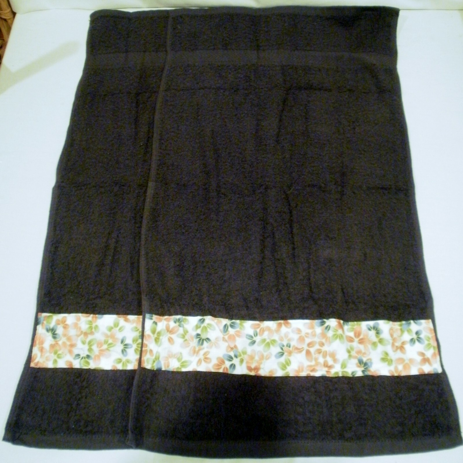 Hub Brown Hand Towels With Leaf Design Accent