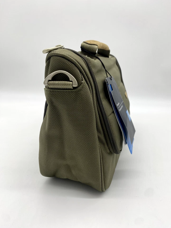 Briggs and Riley Hanging Toiletry Kit - Image 3 of 4