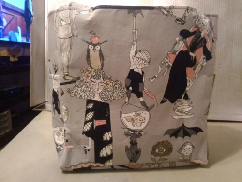 Cartera/bolso de proyecto Ghastlies Family End Alexander Henry para damas hecha a mano 12x12 - Imagen 3 de 7