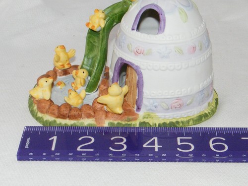 Brinn's Music Box: Ducks In Easter Egg Going Down Slide Into Pond -Song Unknown- - Picture 9 of 9