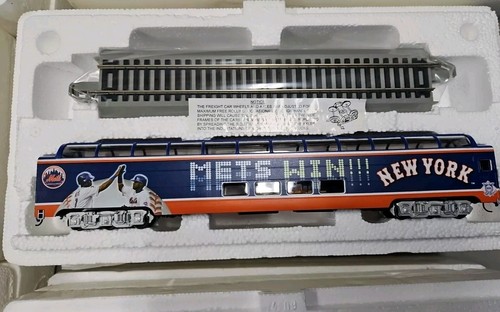 Bachmann HO Hawthorne Village New York Mets 8 Piece Train Set w/Track Never Used - Picture 10 of 13