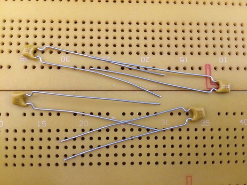 Condensadores con plomo multicapa de cerámica 1nF 10nF 22nF 33nF 47nF 100nF 50V ±10% X7R - Imagen 4 de 7
