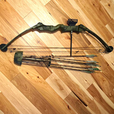 Bear whitetail 2 Recurve Bow Right Hand 60lb 48in Green/Black Camo w/ Arrows