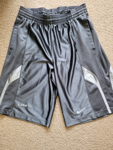 Nike Herren Medium Sport Sport Shorts grau Töne Taschen. - Bild 1 von 3