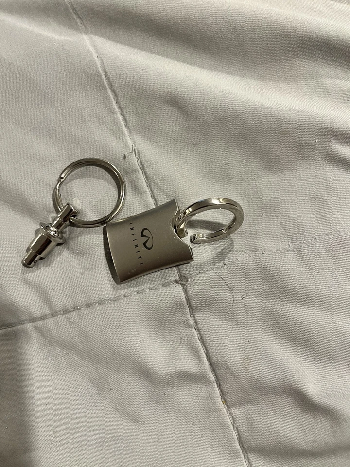 LLAVERO DUAL INFINITI Foto 3 de 3