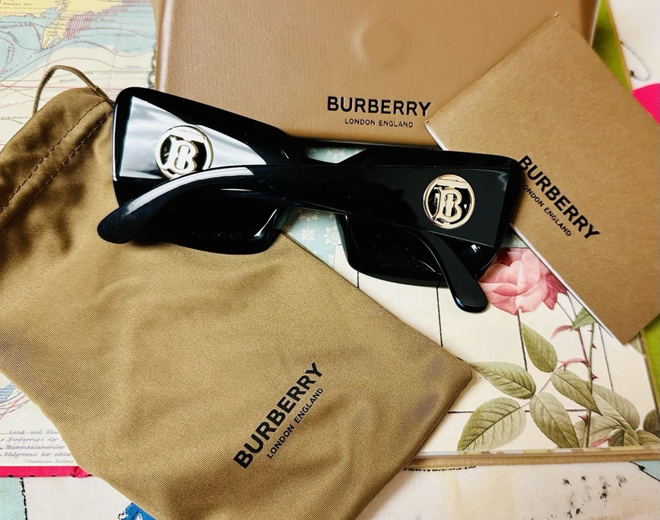 Очки солнцезащитные BURBERRY Daisy BE 4344 300187 черные пластиковые квадратные с серыми линзами - Изображение 2 из 2