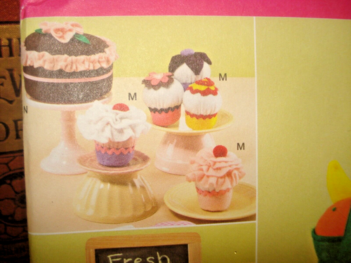 Simplicity Sewing Pattern 2445 Felt PLAY FOOD Egg Carton Cake Veggies Fruit Tote - Picture 2 of 6