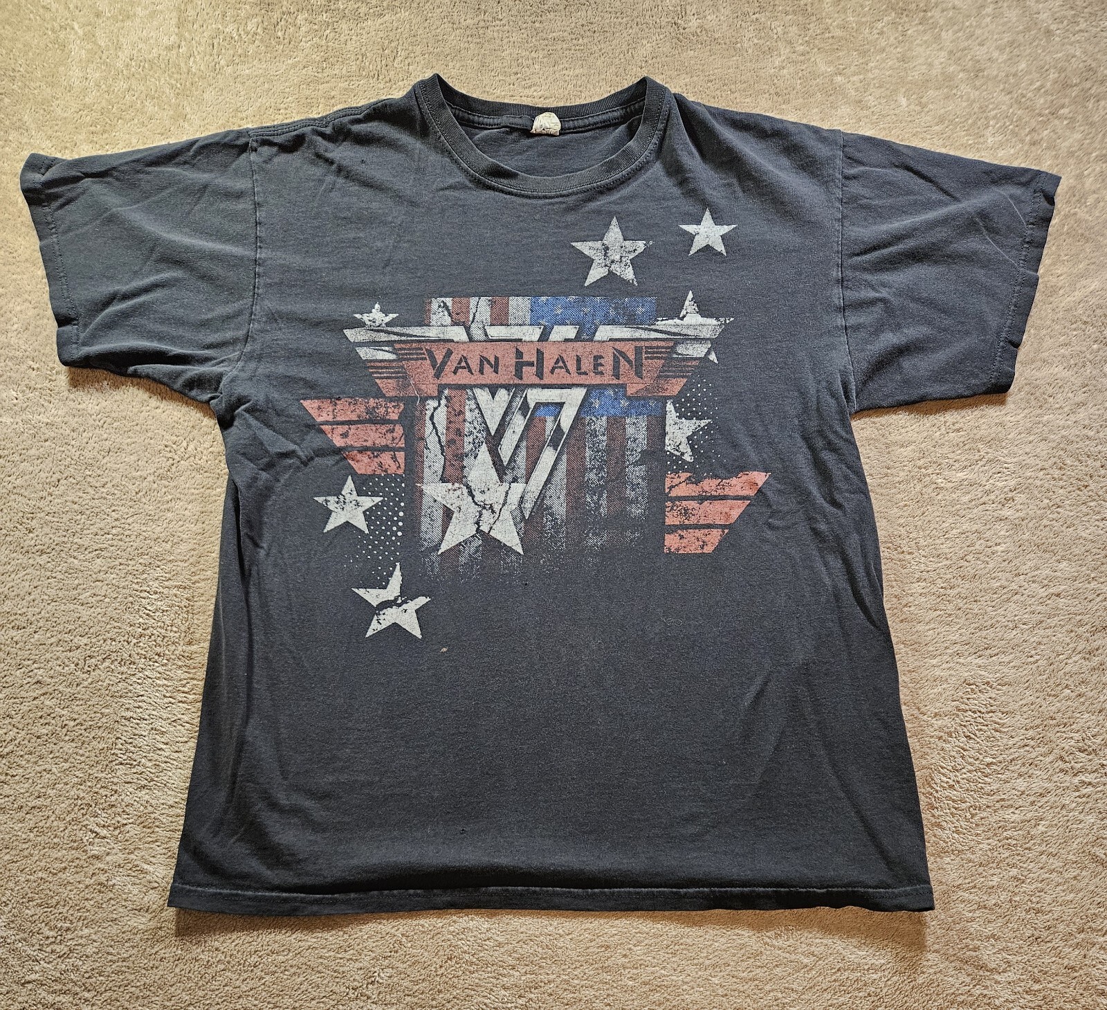 VAN HALEN 2010 Concert Tour American Flag Graphic Shortsleeve Shirt – Mens XL