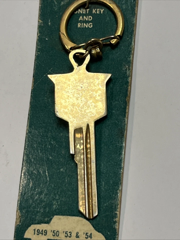 Vintage AUTOGRAM SIGNET KEY RING PLYMOUTH Car NOS on Card 1949 '50'53'54  UN-CUT - Image 4 of 4