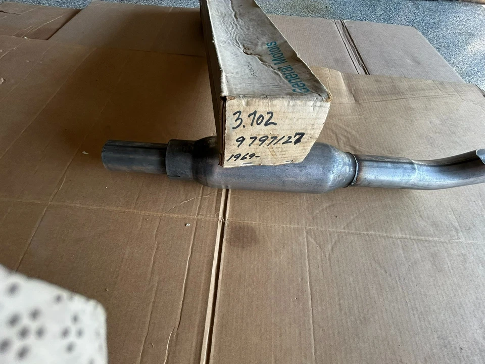 Nuevo de Lote Antiguo 1968 1969 Pontiac Catalina 2+2 428 tubo de escape resonador 2,25" 9797127 Foto 4 de 4